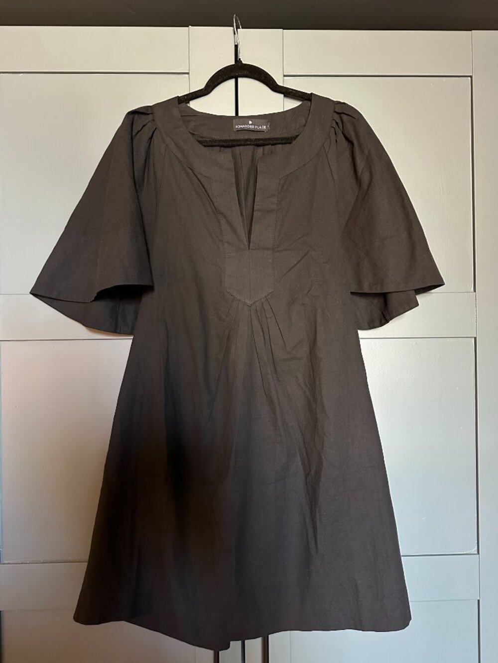 Pomander Place Black Flutter-Sleeve Midi Dress - Picture 7 of 8
